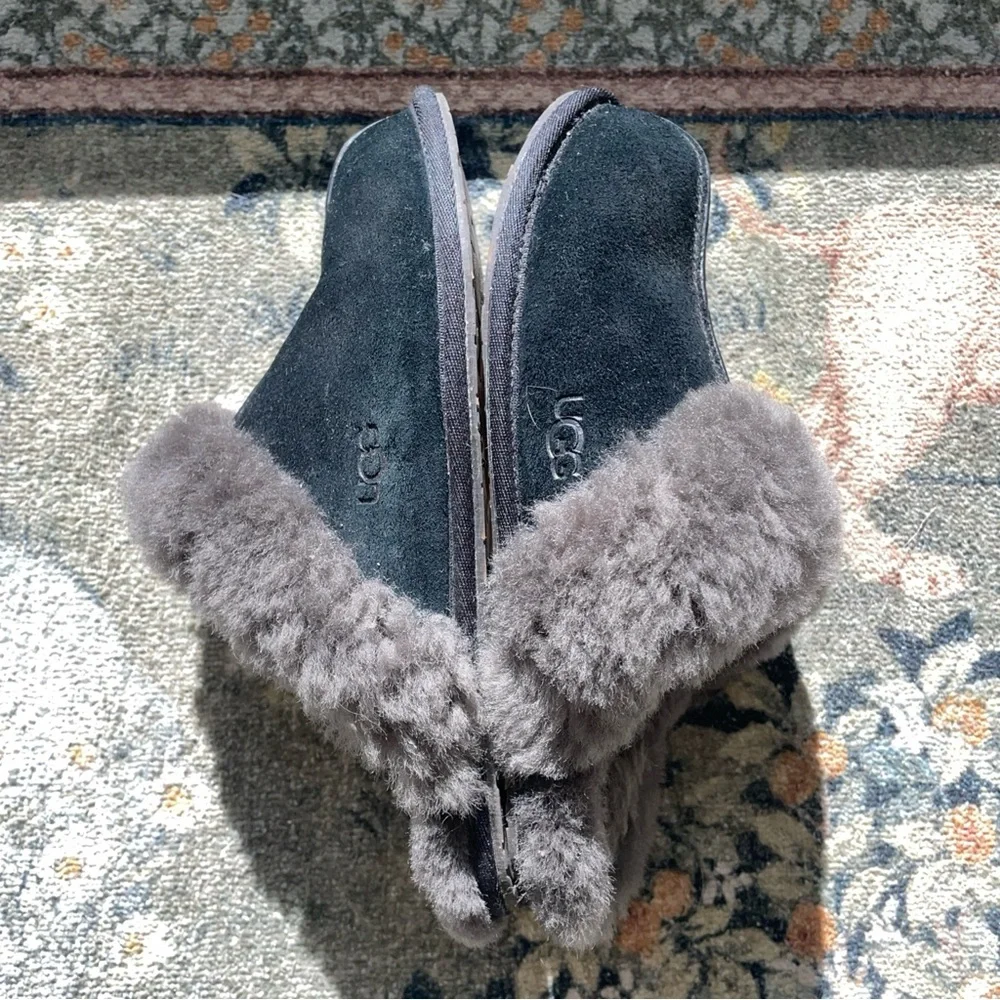 UGG Shearling Lined Suede Slippers Black Women’s Size 7 EU 38 - Picture 5 of 7